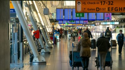 Zo kom je met je hele vriendengroep op tijd door Schiphol